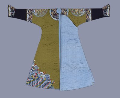 图片[1]-Fragrant Colored Satin Embroidered Eight regiments Cloud Dragon Female Jacketed Dragon Robe-China Archive